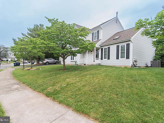 2nd image of 912 Hickory Grove Dr