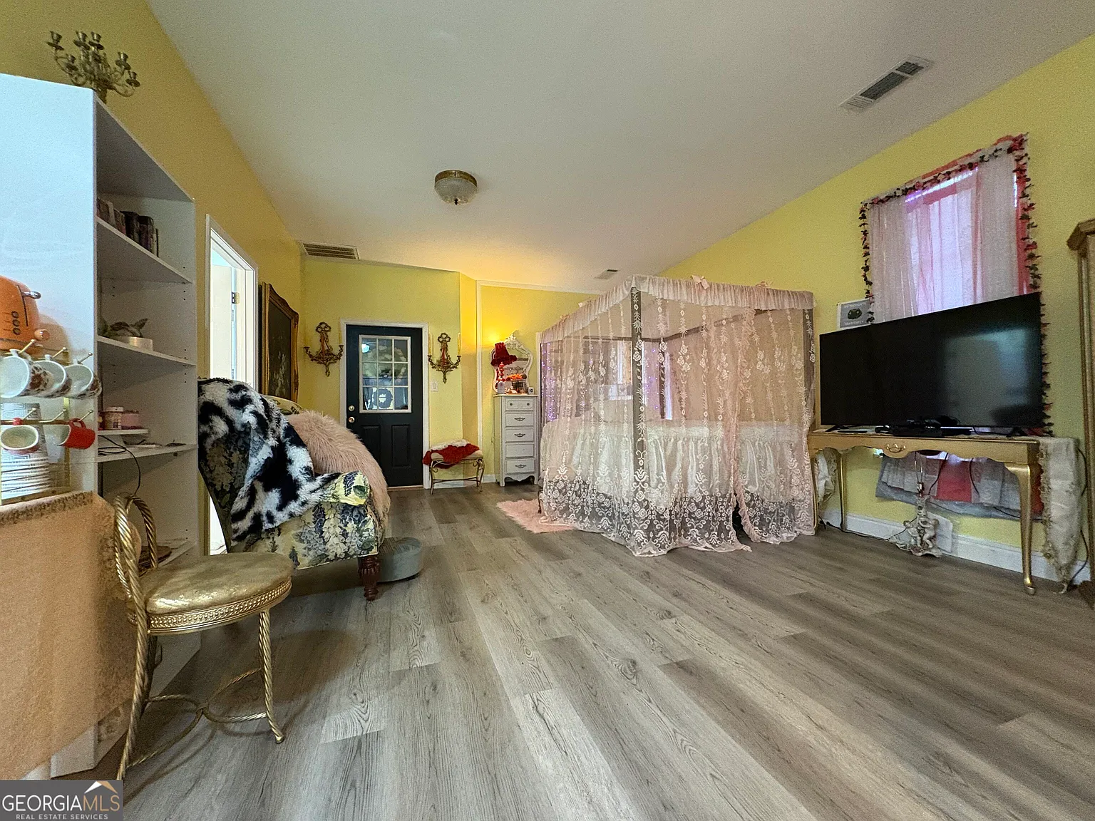 1 bed, 1.0 bath, 700 sqft, $1,200 — Photo 3