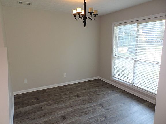 5th image of 640 Hunters Cove Ln