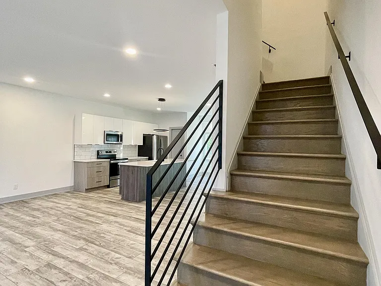 420 Breezewood Dr #107 — Photo 32