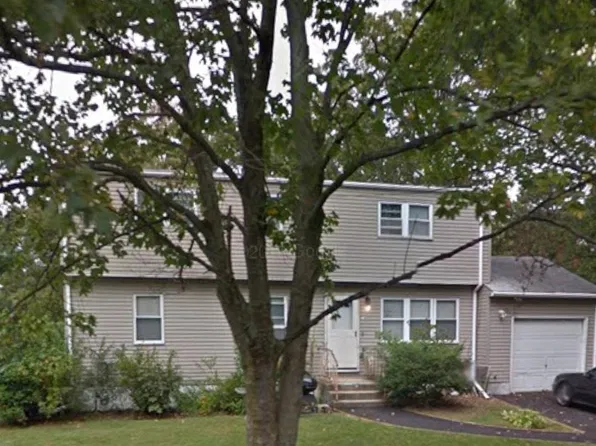 24 Floyd Street, Deer Park, NY 11729