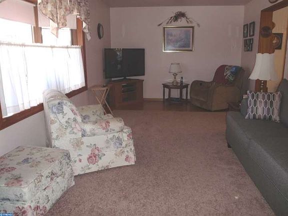 5th image of 250 Karen Cir