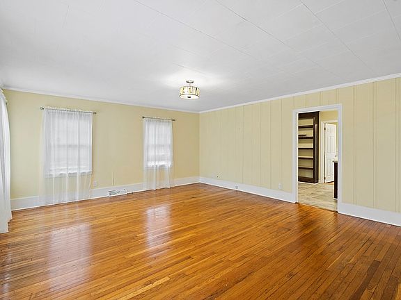 4th image of 101 Byrnes Ave