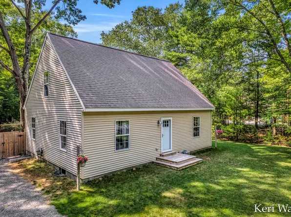 1321 N Scenic Dr, Muskegon, MI 49445