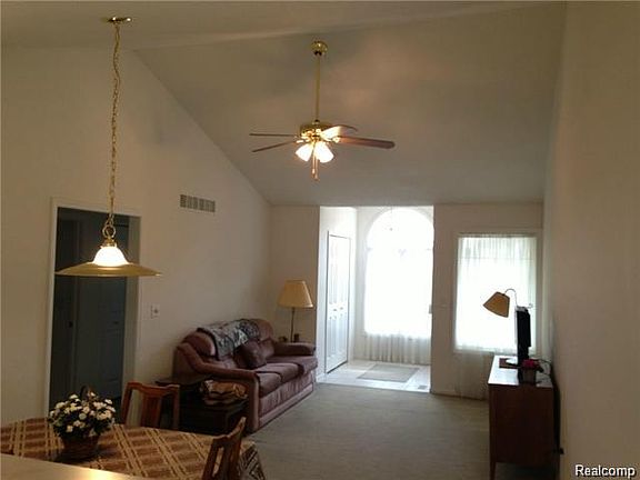 2nd image of 55 Hickory Ct Unit 55