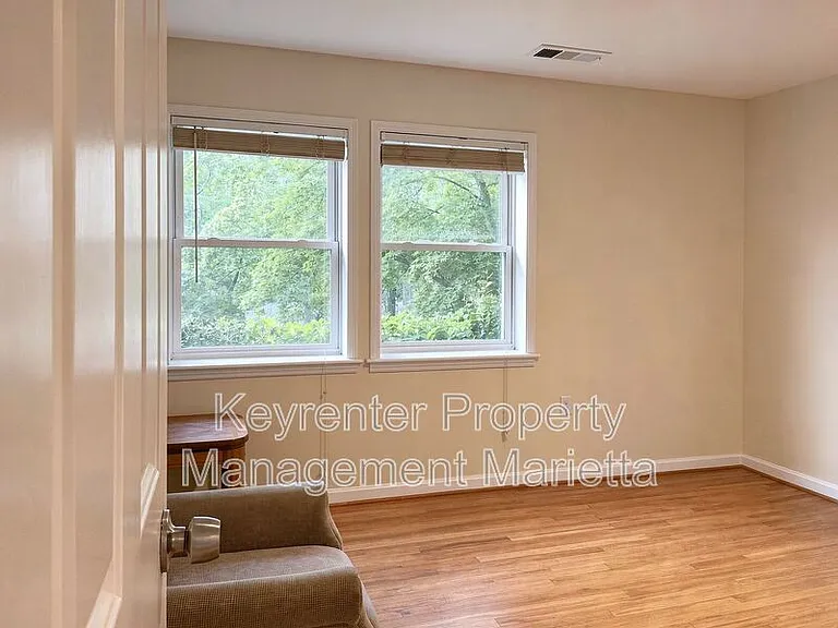 725 McBurnette Rd NE — Photo 7
