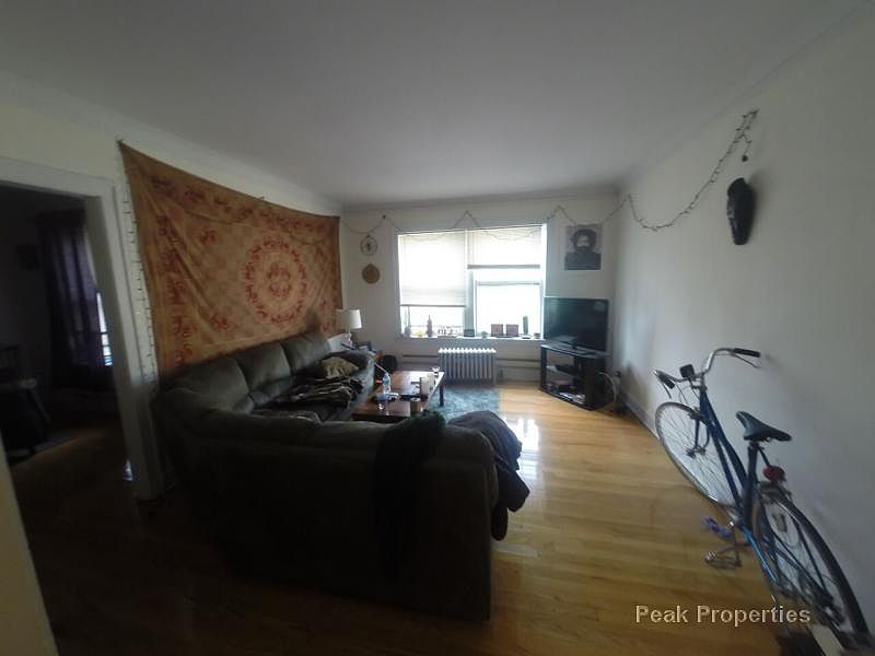 1st image of 1115-1127 Oakdale #3B