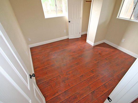 5th image of 315 Ainsley Ave