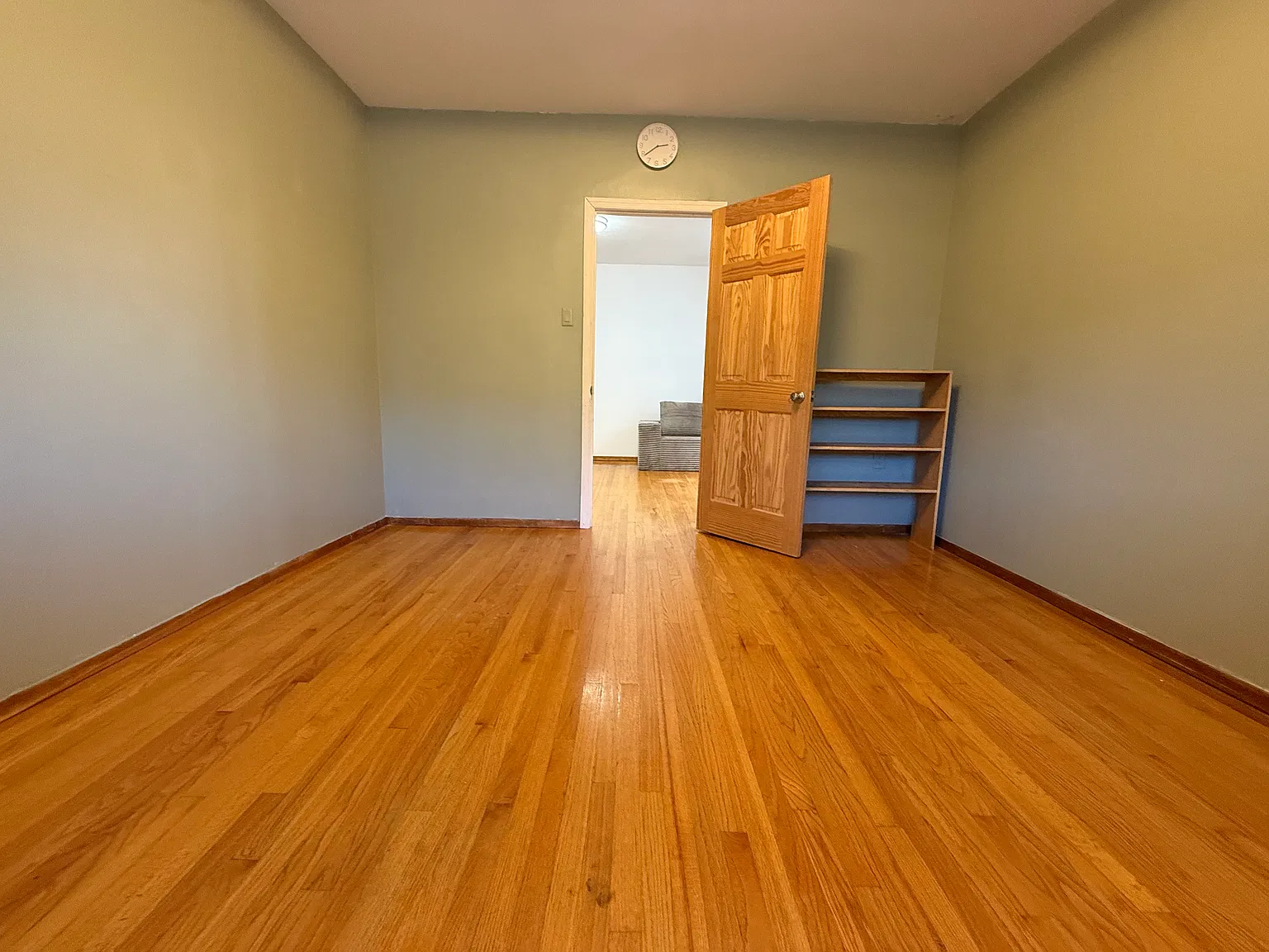 3 bed, 1100 sqft, $2,900 — Photo 3