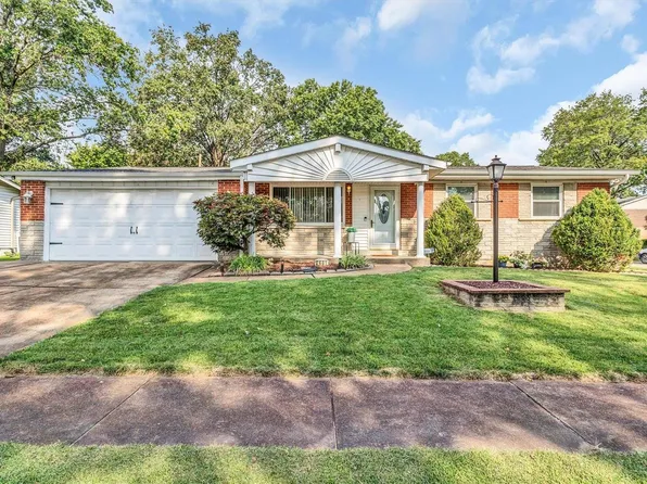 2601 Carousel Dr, Saint Louis, MO 63125