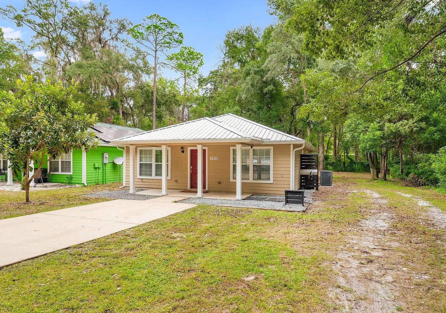 Freshly Updated Gainesville Home 103 NE 18th Terrace — Photo 2