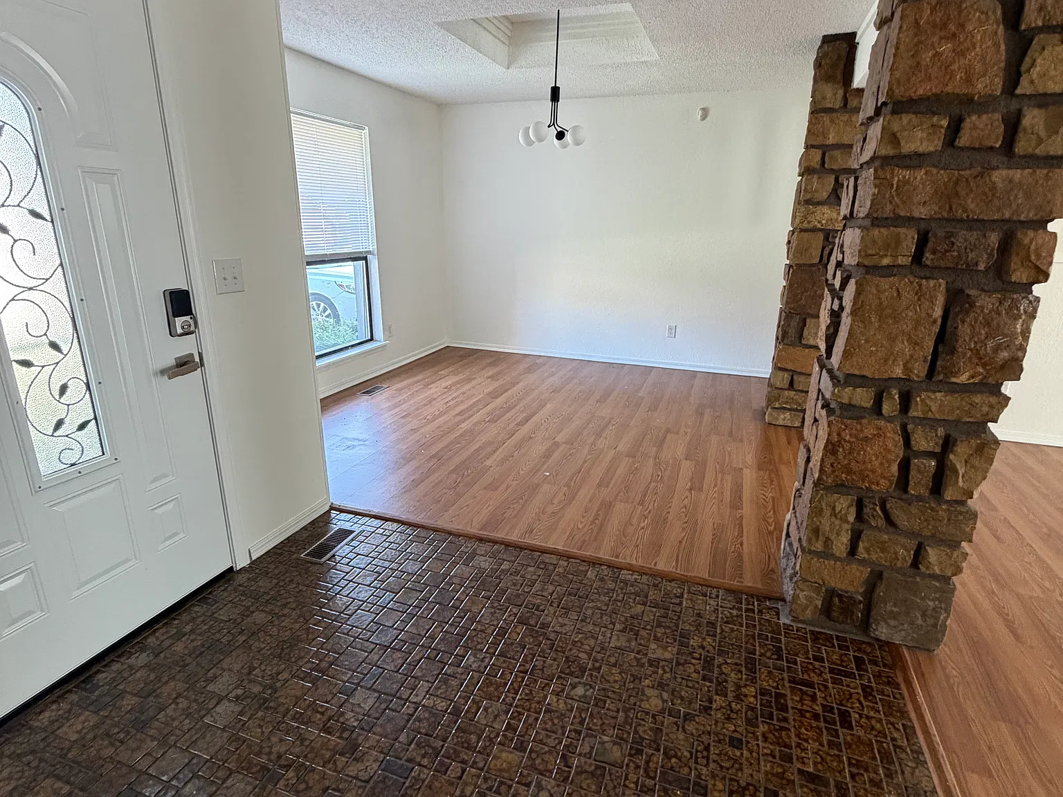 3 bed, 1800 sqft, $2,000 — Photo 2