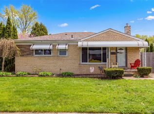 24920 Star Valley Dr, Saint Clair Shores, MI 48080
