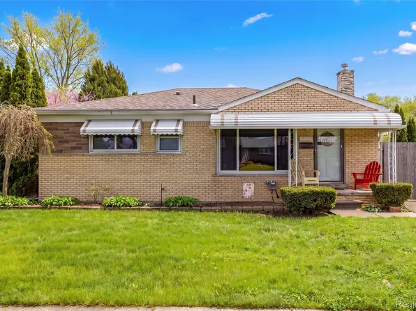 24920 Star Valley Dr, Saint Clair Shores, MI 48080