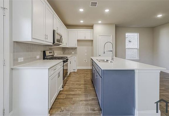 5th image of 733 Portina Dr