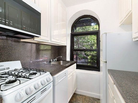 4th image of 2728 Henry Hudson Pkwy #C25