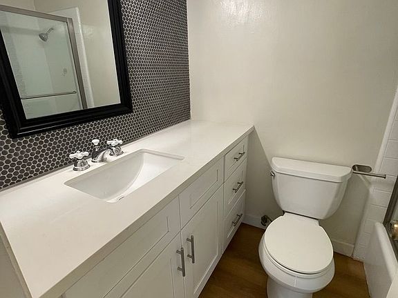 5th image of 48 Westminster Ave APT 6