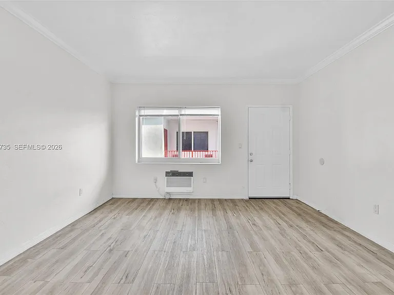 1135 Euclid Ave #202 — Photo 9