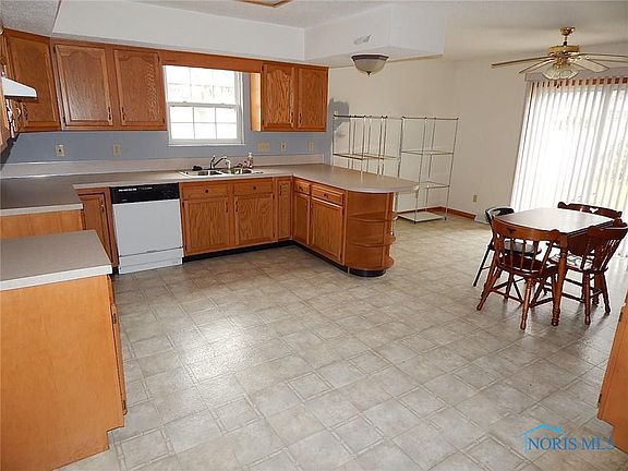 5th image of 311 Wood St