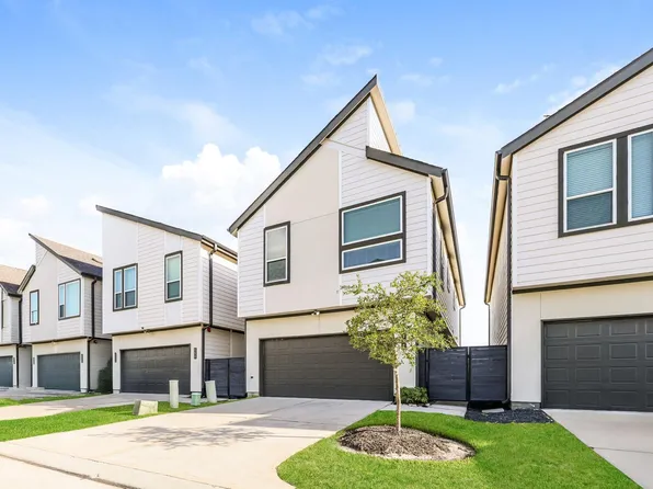 357 N Centro Cir, Shenandoah, TX 77385