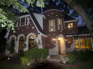 402 Huckleberry Dr, Lake Jackson, TX 77566