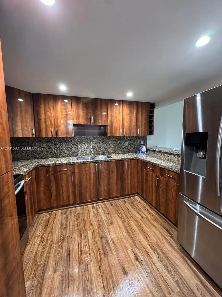 Coral Gate East Condo — Photo 3