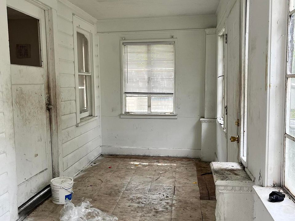1st image of 1322 7TH Street W