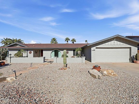 3rd image of 612 E BROOK HOLLOW Drive