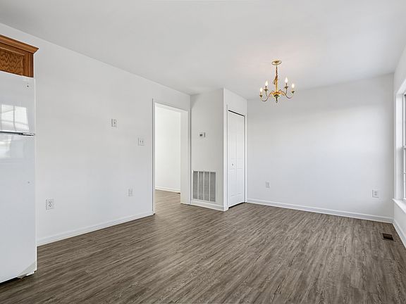 5th image of 589 Tremont Ave #B-c