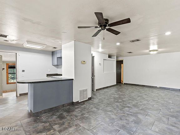 4th image of 819 Narcissus Ave