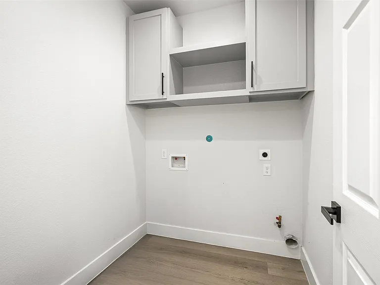 8056 Meadowbrook Dr — Photo 18