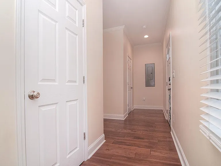 301 W Kingston Ave — Photo 5