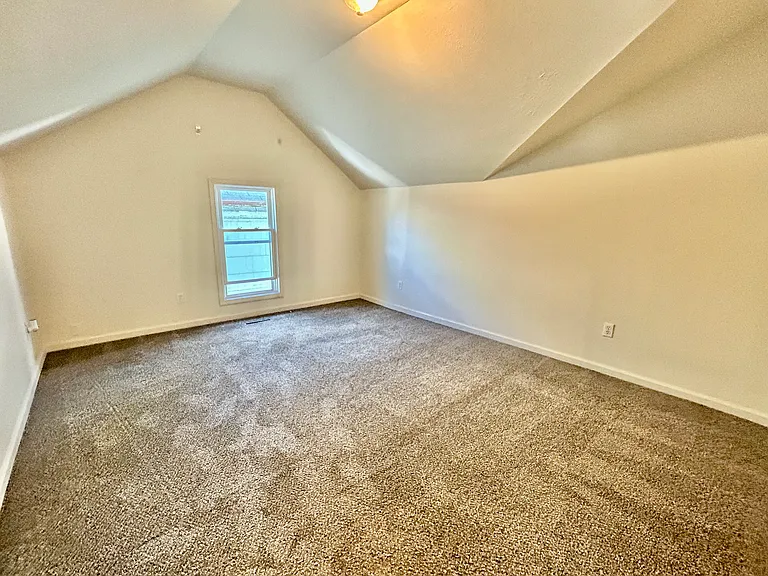 552 W 5th St #3 — Photo 8