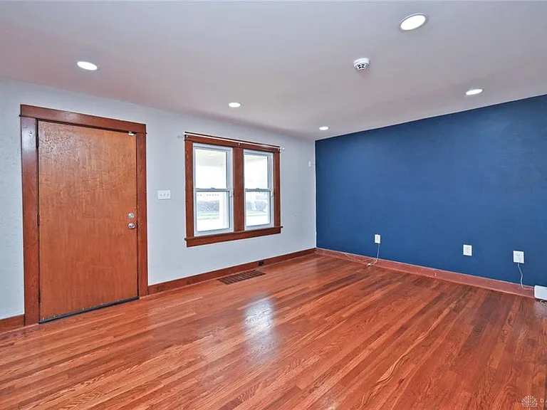 2368 Fauver Ave — Photo 8