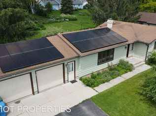 1207 10th St, Baraboo, WI 53913