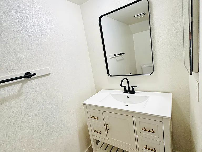 1013 W Linden St #16 — Photo 26