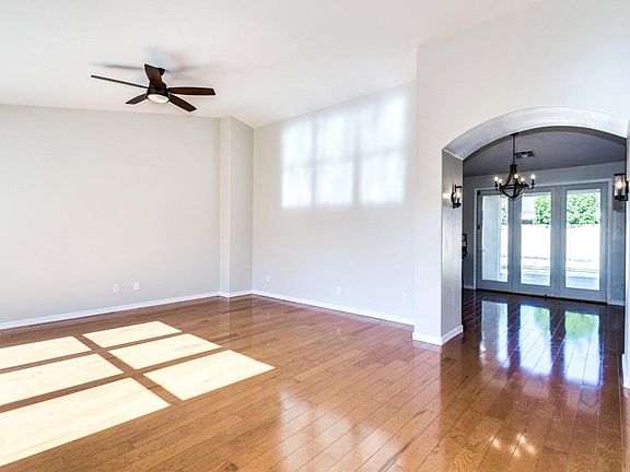 5th image of 2336 E Balsam Dr