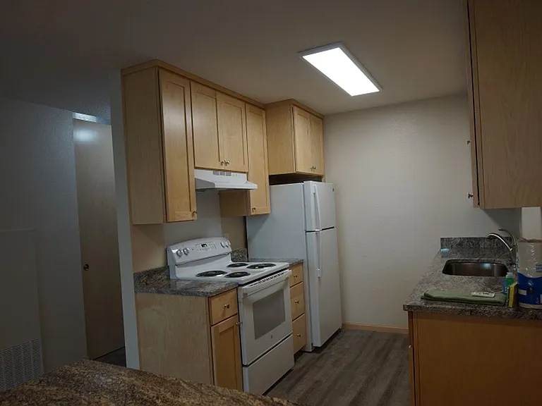Larpenteur Estates Apartments — Photo 80
