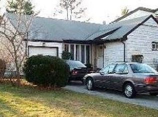 40 Prospect Ave, Hewlett, NY 11557