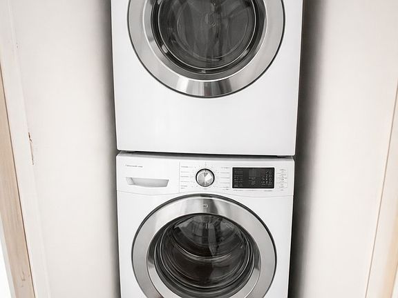 4th image of 3340 W Evergreen Ave #1F
