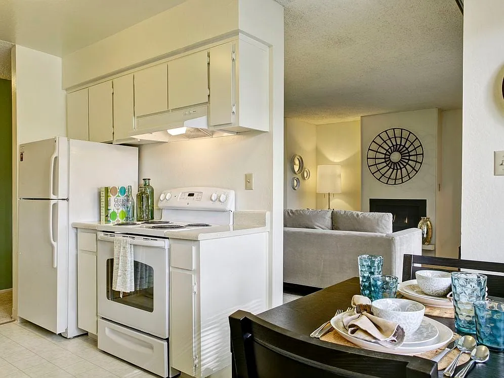 Kitchen - eaves Union City