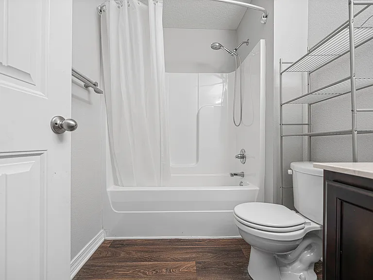 2132 Vizcaya Dr — Photo 4