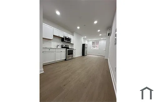 1209 N Franklin St Photo 1