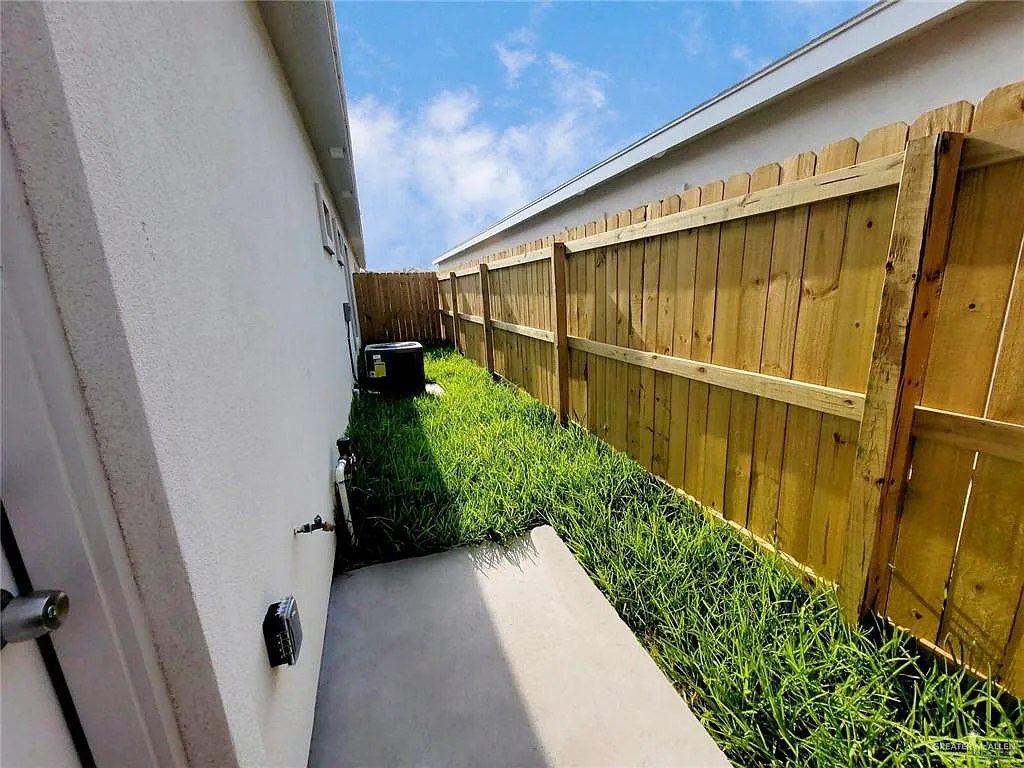 2 bed, 2.0 bath, 980 sqft, $1,075 — Photo 4