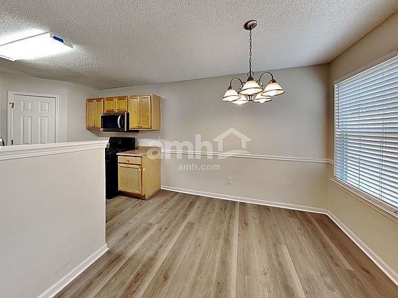 4th image of 221 Ermines Way