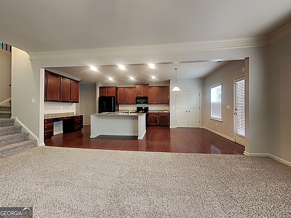 4th image of 737 Pine Ln