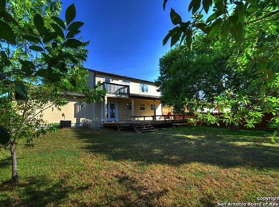 4th image of 611 Oak Valley Dr E