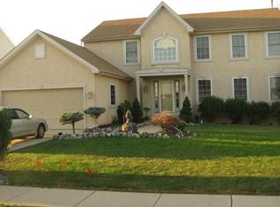 5 Scenic Point Cir, Sicklerville, NJ 08081