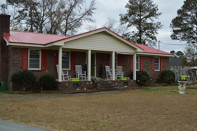 1st image of 302 Muriel Hooks Dr