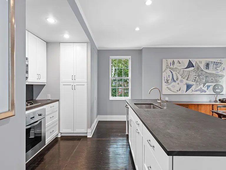 132 E 19th St #4EW — Photo 6